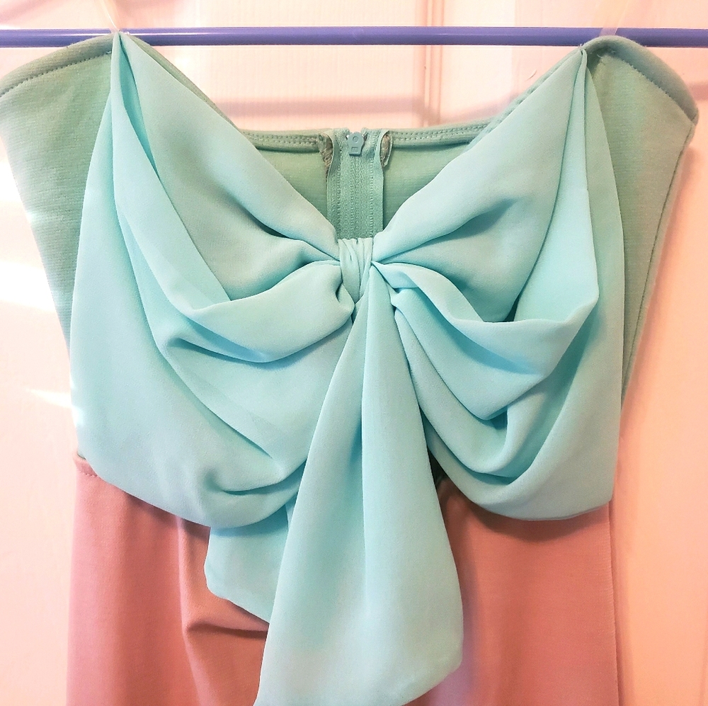 Size small women's dress with bow detail